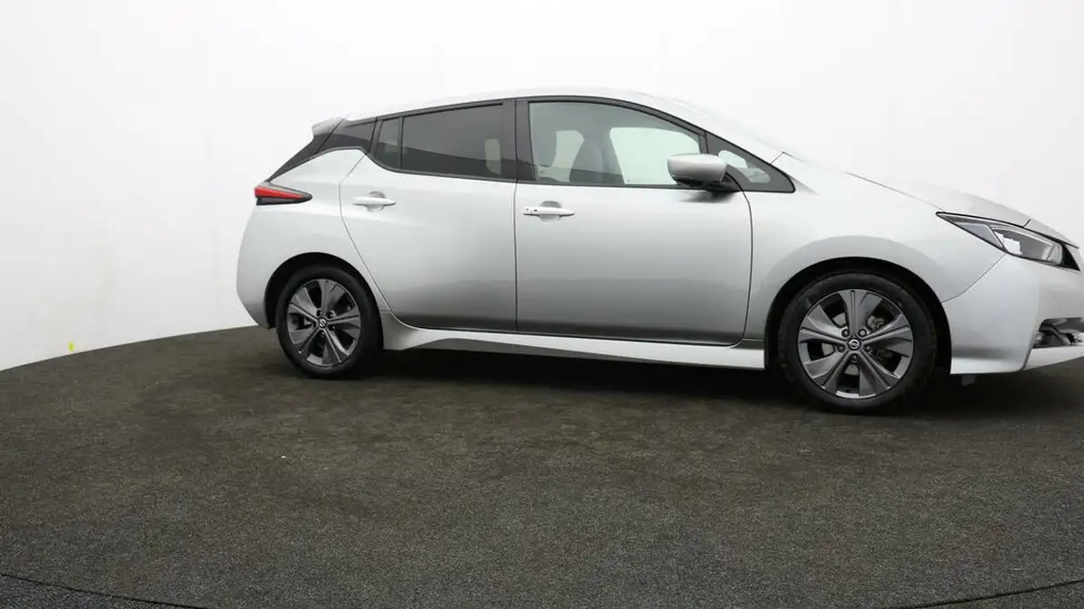 2021-nissan-leaf-e-tekna-big-33