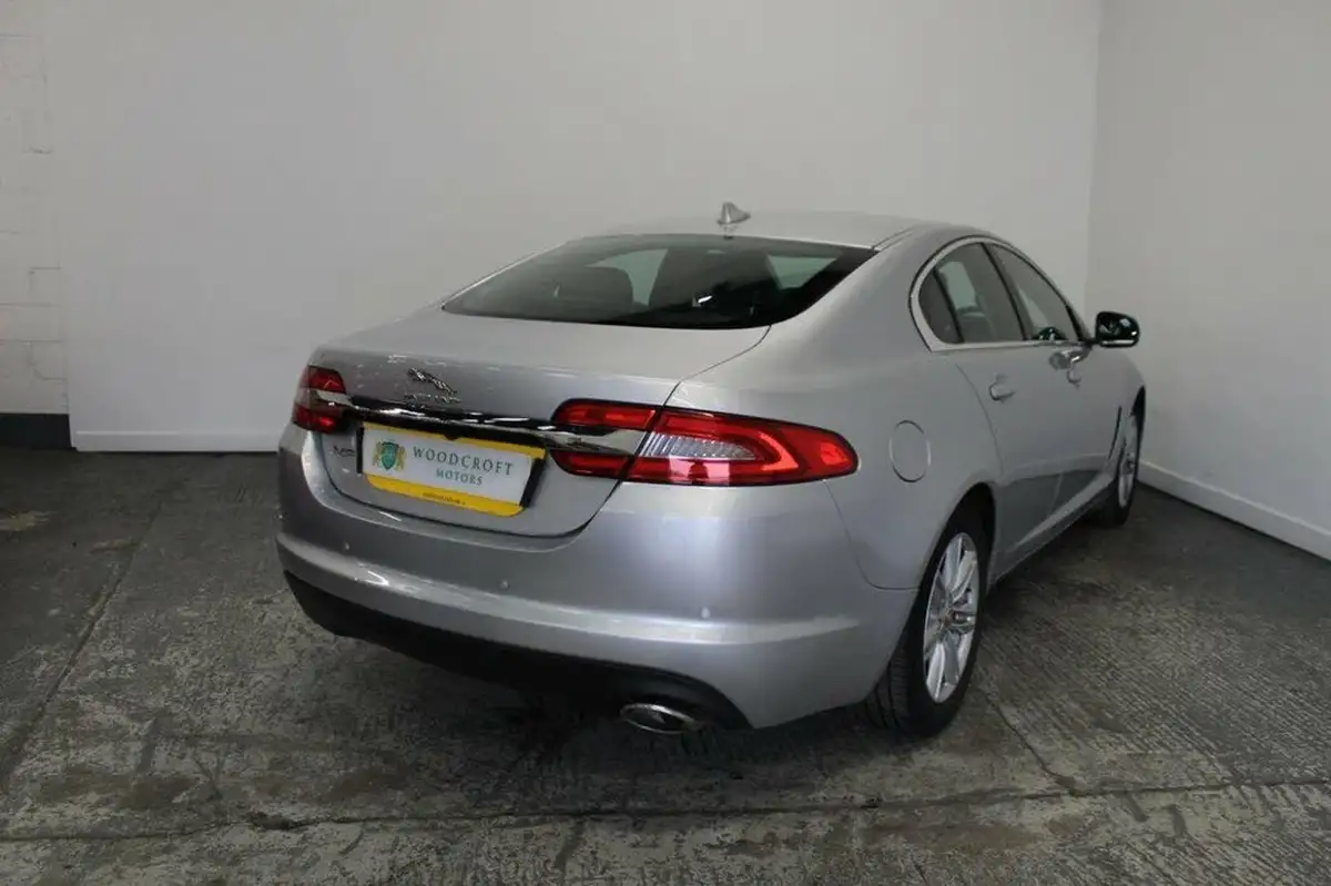 2015-jaguar-xf-22td-luxury-200ps-saloon-4d-big-5