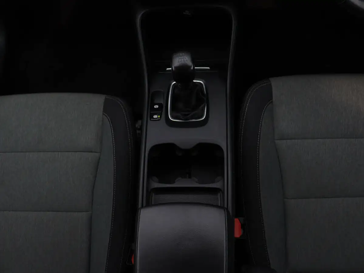 2020-volvo-xc40-15-t3-momentum-big-15