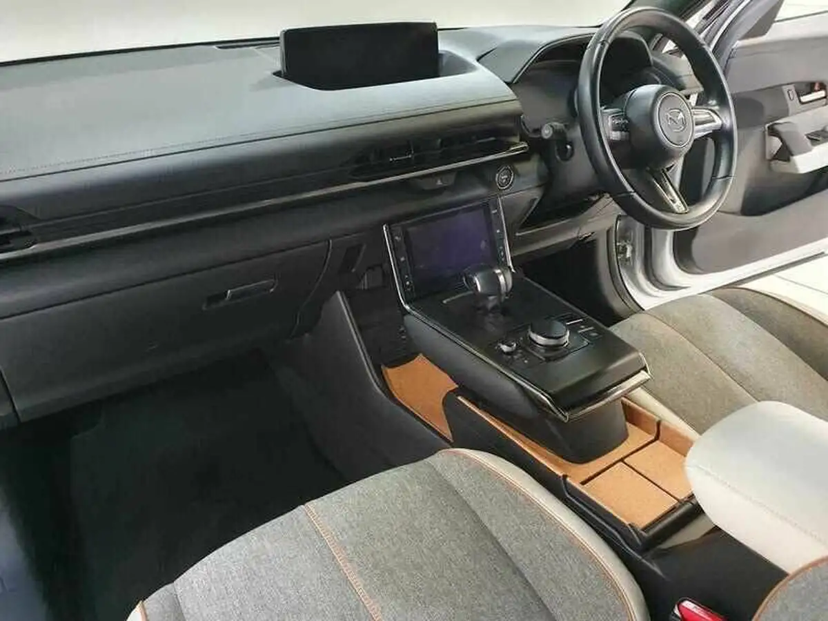 2021-mazda-mx-30-e-sport-lux-big-22