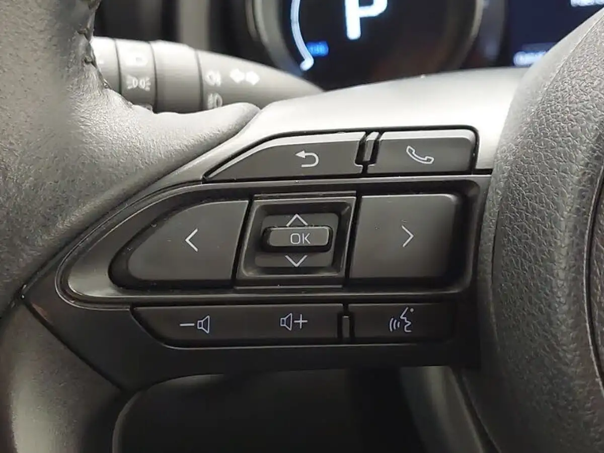 2023-mazda-mazda2-15-select-big-17