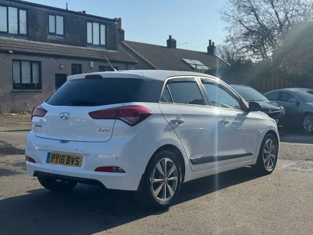 2016-hyundai-i20-14-premium-big-6