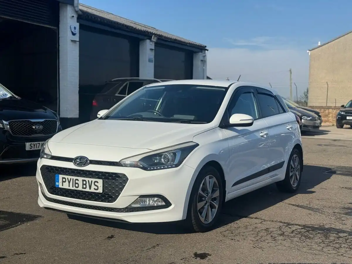 2016-hyundai-i20-14-premium-big-2