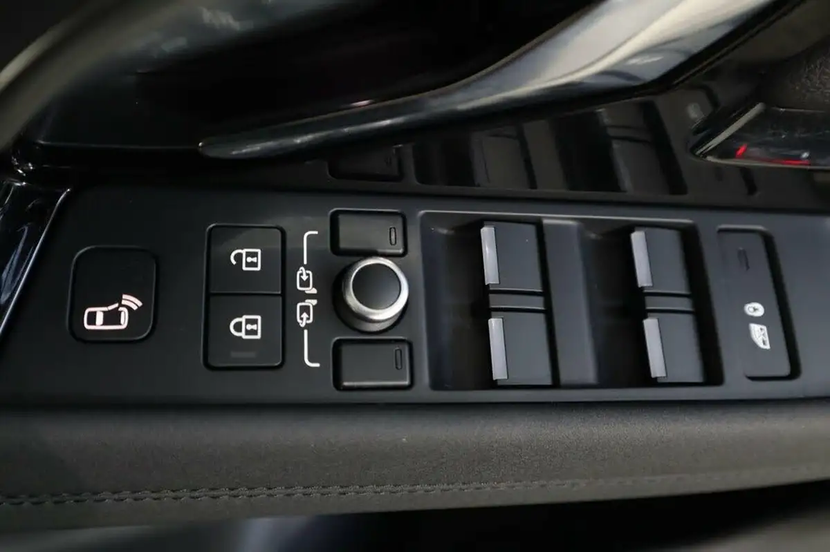 2021-land-rover-range-rover-evoque-20-d200-r-dynamic-se-big-21