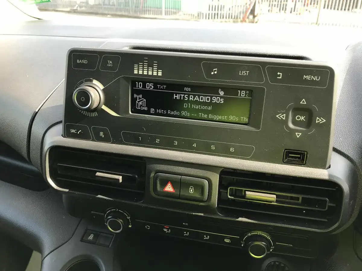 2021-vauxhall-combo-15cdti-sportive-2300-100pseu6dt-l1h1-panel-big-12