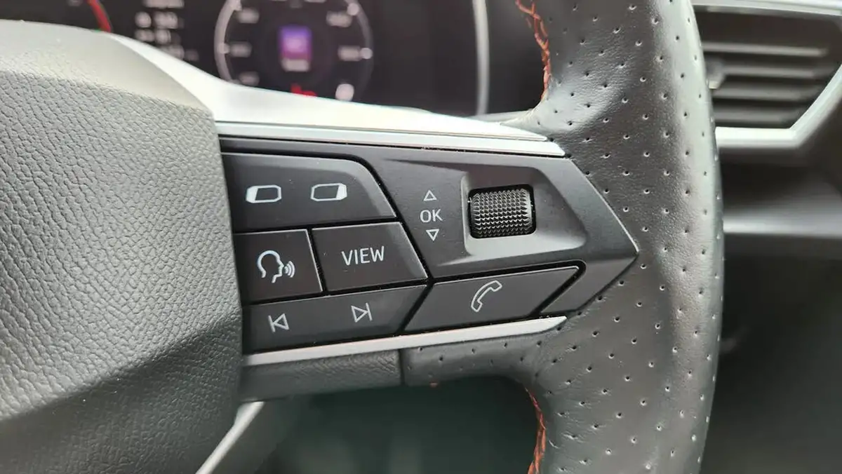 2021-seat-leon-14-e-hybrid-fr-hatchback-big-14