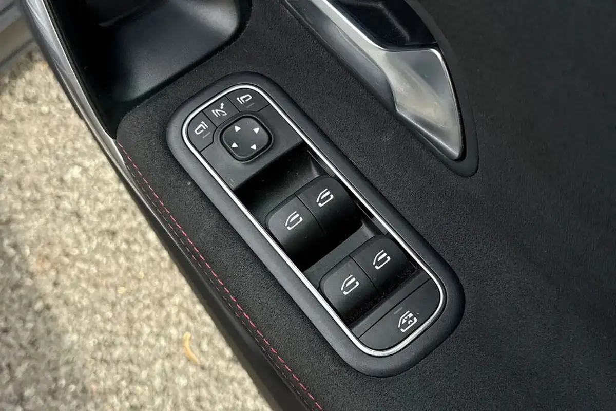 2019-mercedes-benz-a-class-13-a200-amg-line-executive-hatchback-5d-big-25