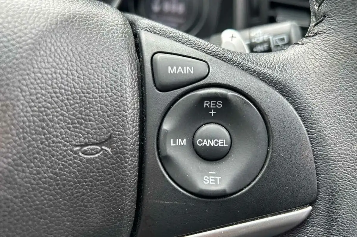 2017-honda-jazz-13-i-vtec-ex-cvt-big-24