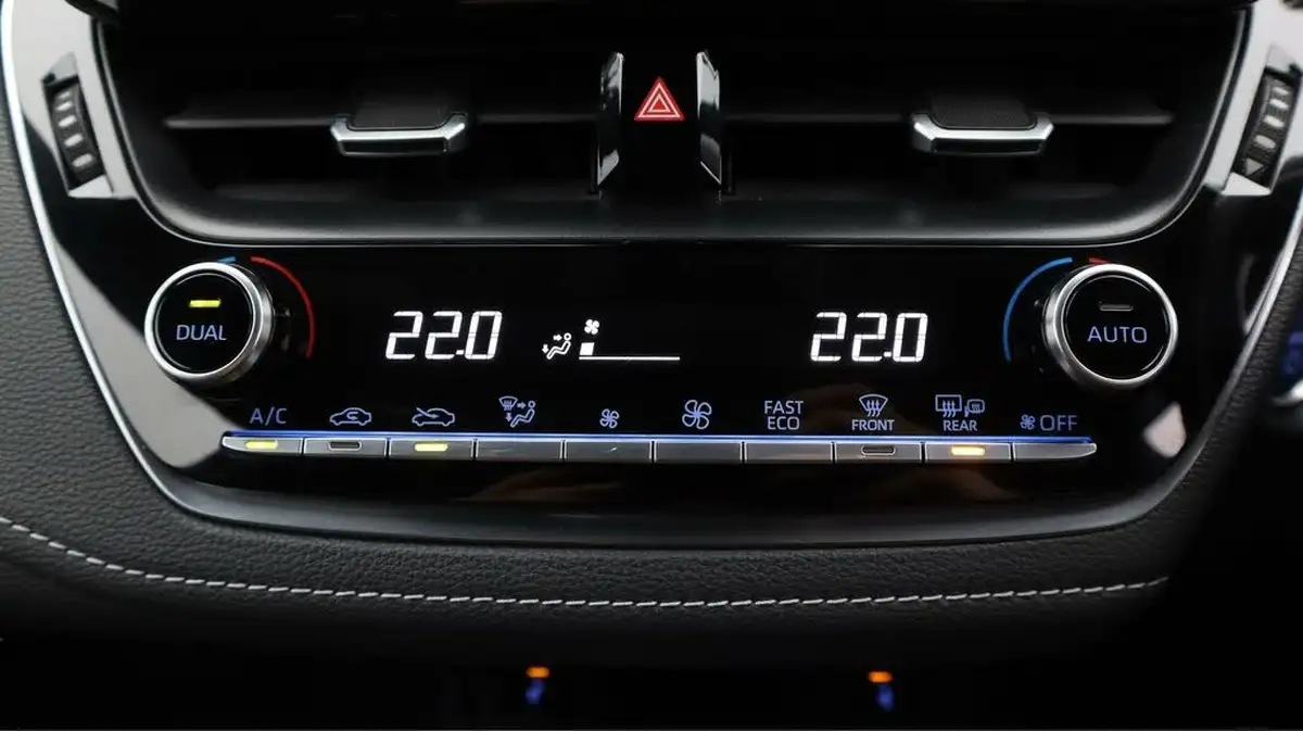 2022-toyota-corolla-18-vvt-i-icon-120bhp-trk-hatchback-5d-big-12
