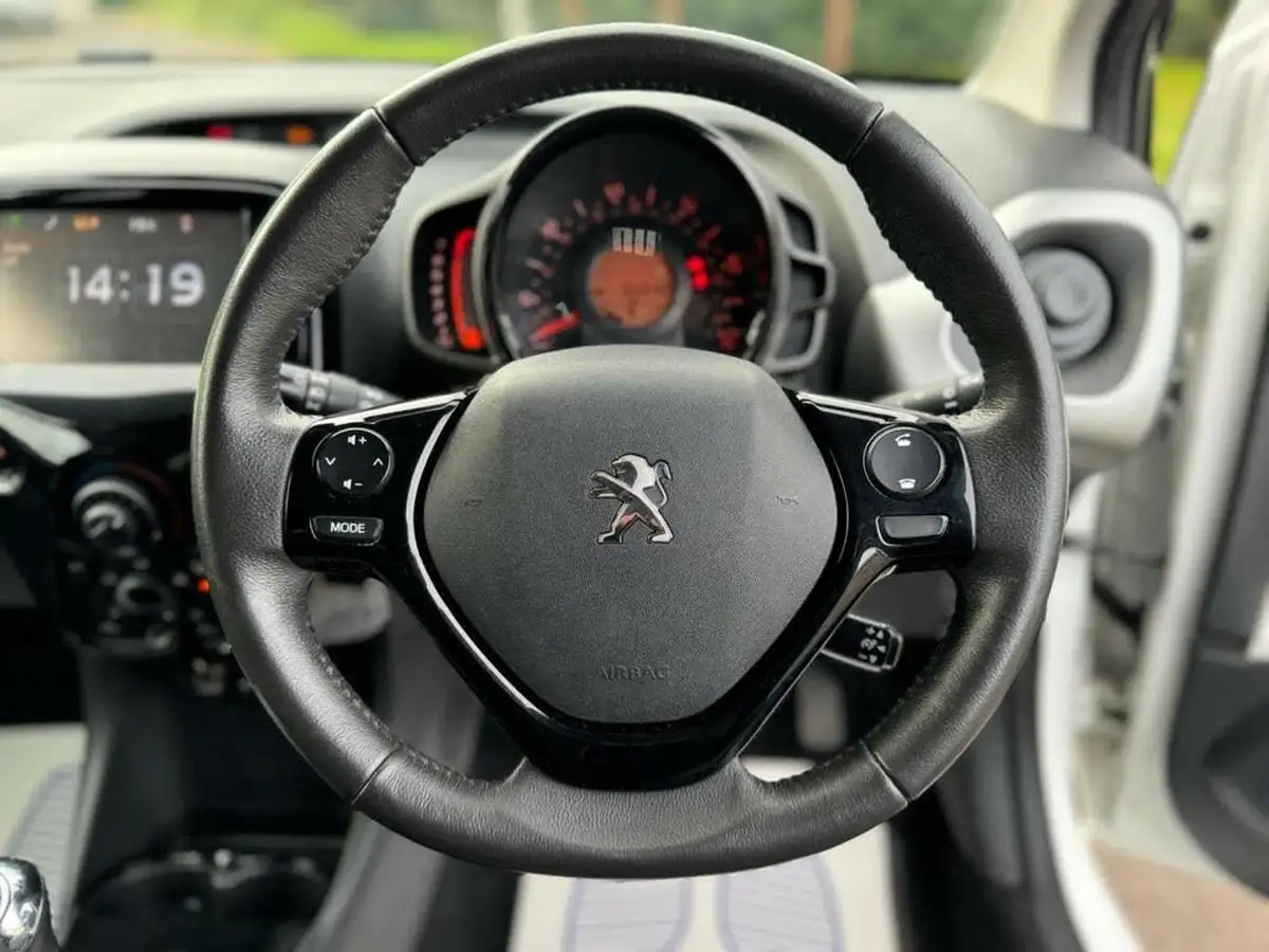 2014-peugeot-108-12-allure-vti-puretech-hatchback-5d-big-47