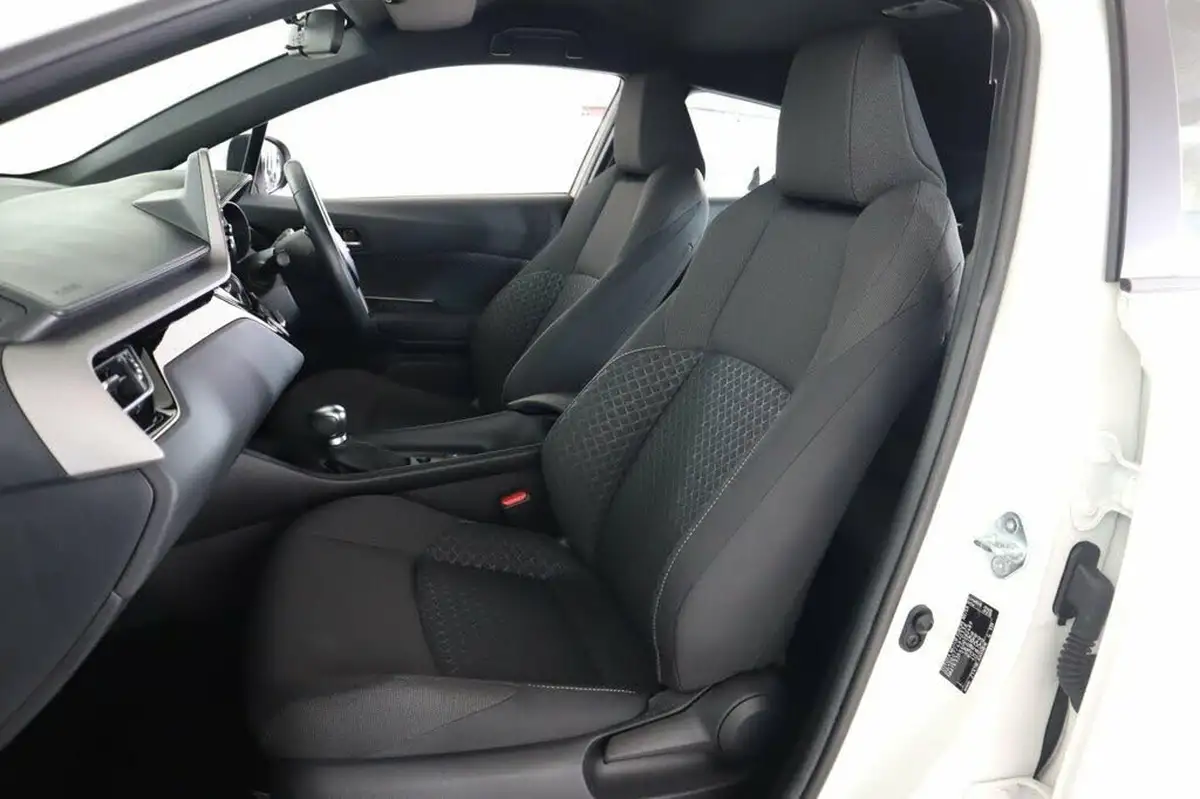2021-toyota-c-hr-18-vvt-i-icon-big-37