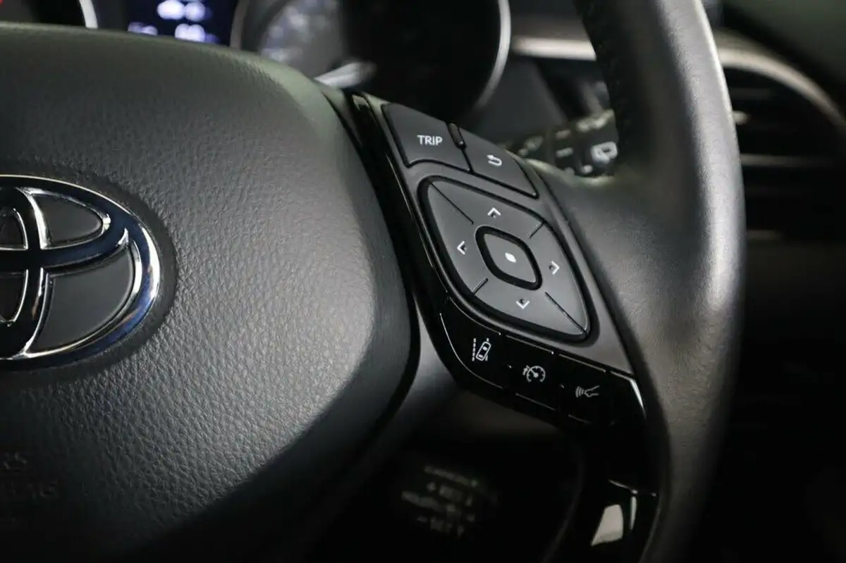 2021-toyota-c-hr-18-vvt-i-icon-big-13