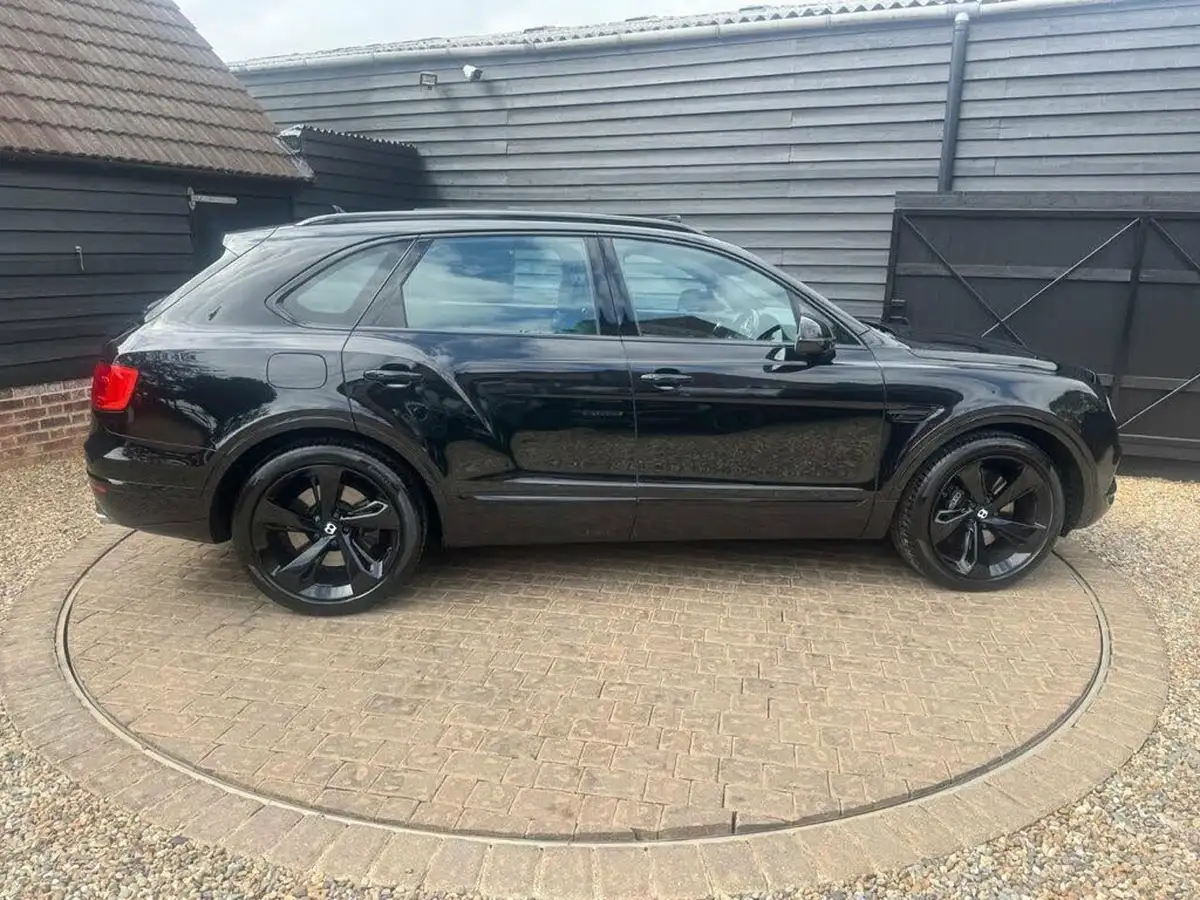 2019-bentley-bentayga-40-v8-big-29