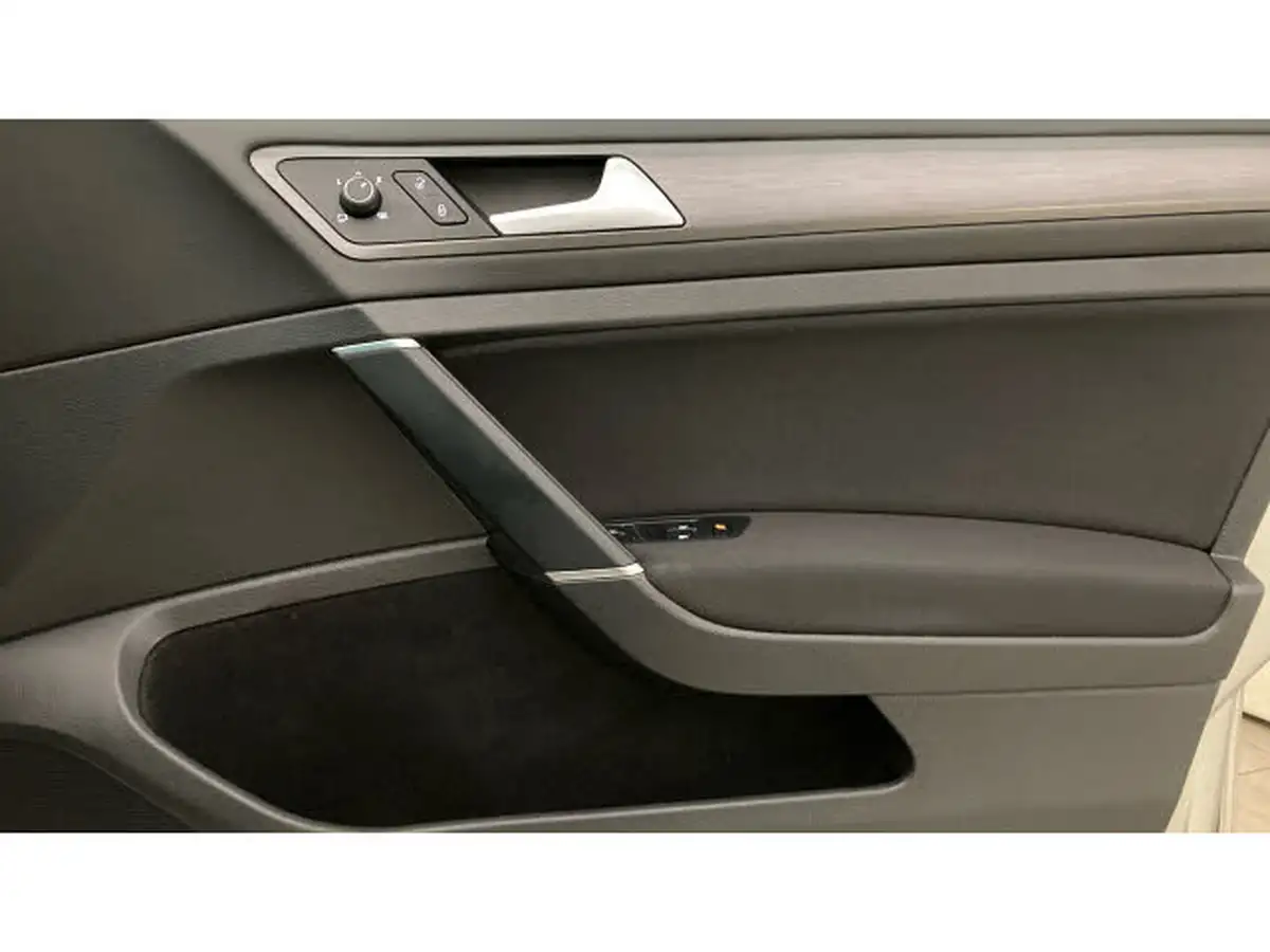 2020-volkswagen-golf-16tdi-match-edition-hatchback-big-18