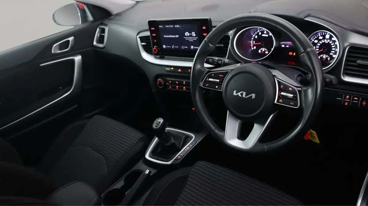 2023-kia-ceed-15-t-gdi-2-158bhp-sportswagon-big-9
