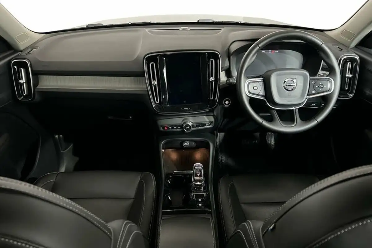 2019-volvo-xc40-20-t4-inscription-awd-big-9