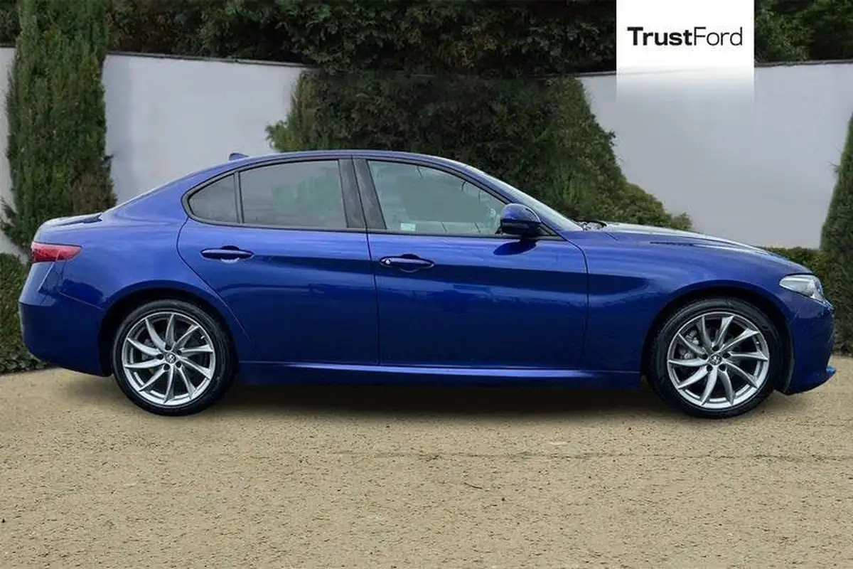 2022-alfa-romeo-giulia-20-sprint-197bhp-big-2