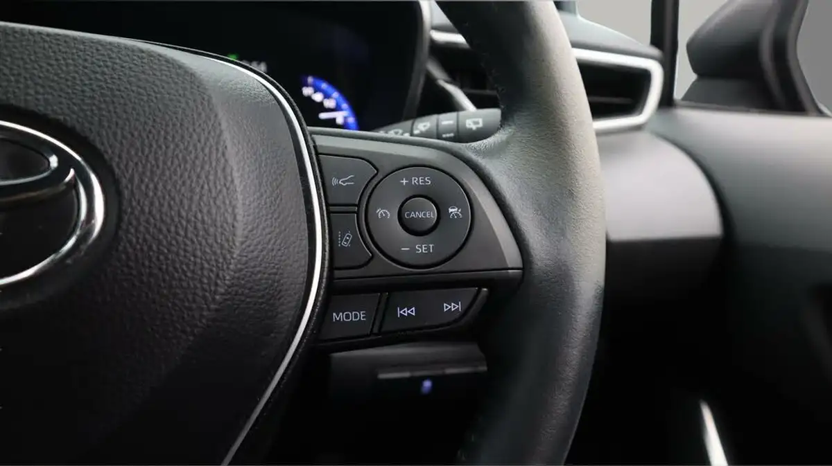 2022-toyota-corolla-18-vvt-i-icon-tech-trk-hatchback-5d-big-25