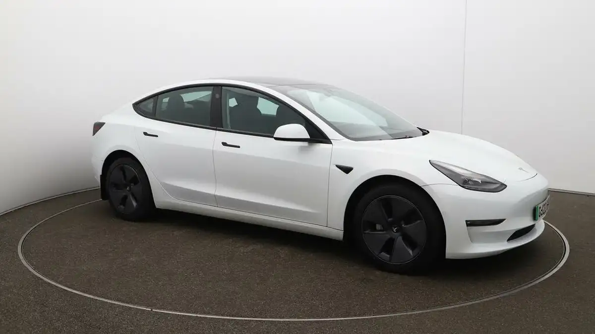 2022-tesla-model-3-e-long-range-big-38