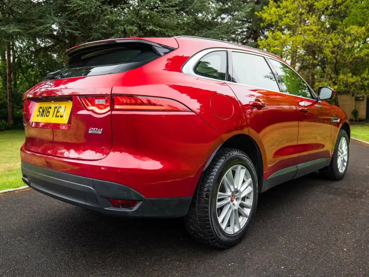 2016-jaguar-f-pace-20-i4d-portfolio-awd-auto-big-22