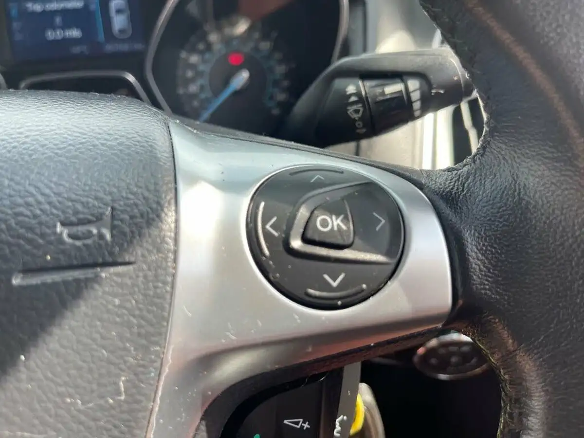 2012-ford-focus-16-zetec-ti-vct-125ps-hatchback-big-10
