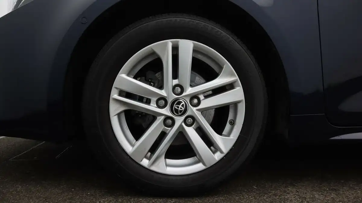 2022-toyota-corolla-18-vvt-i-icon-tech-trk-hatchback-5d-big-18