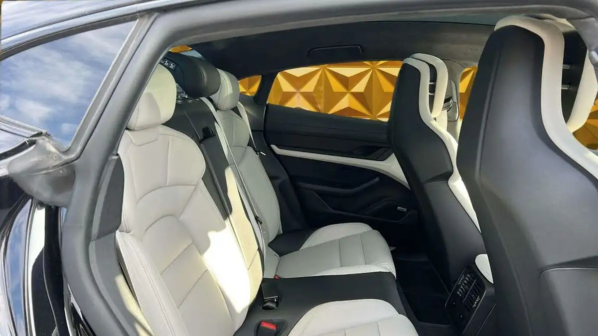 2020-porsche-taycan-e-turbo-big-9