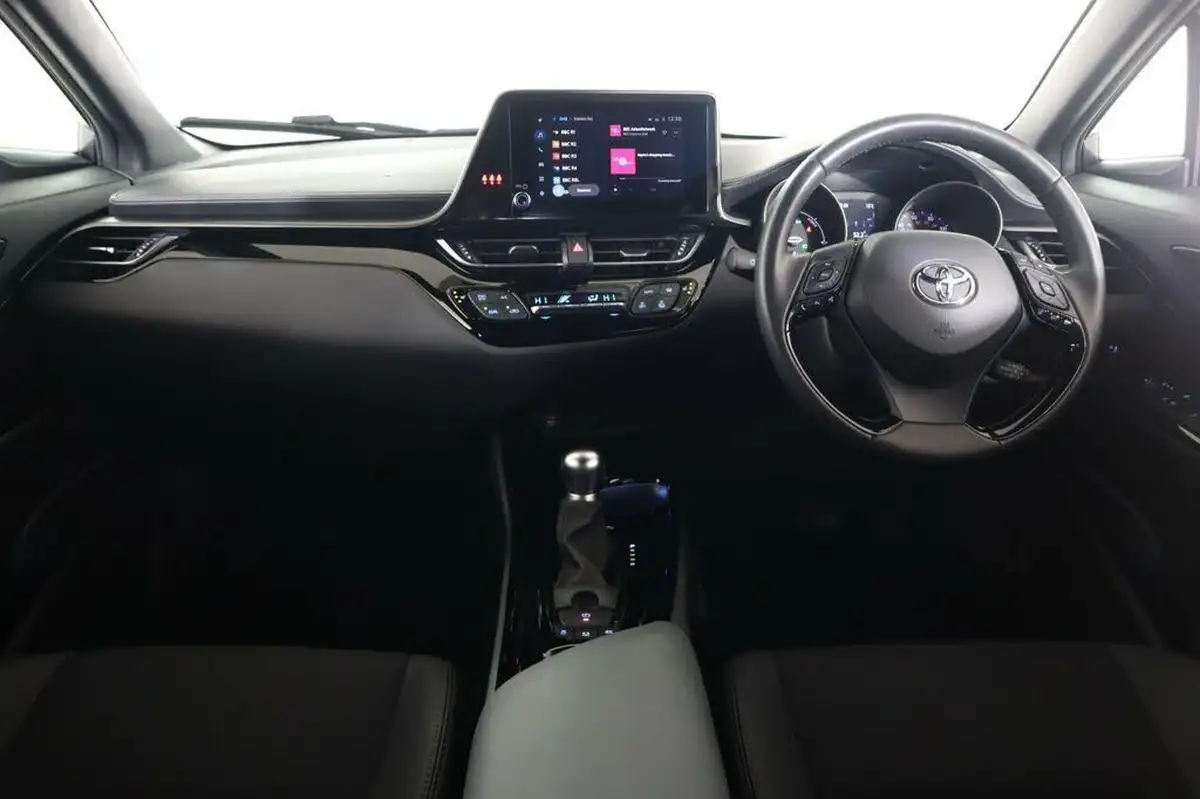 2022-toyota-c-hr-18-vvt-i-design-big-9