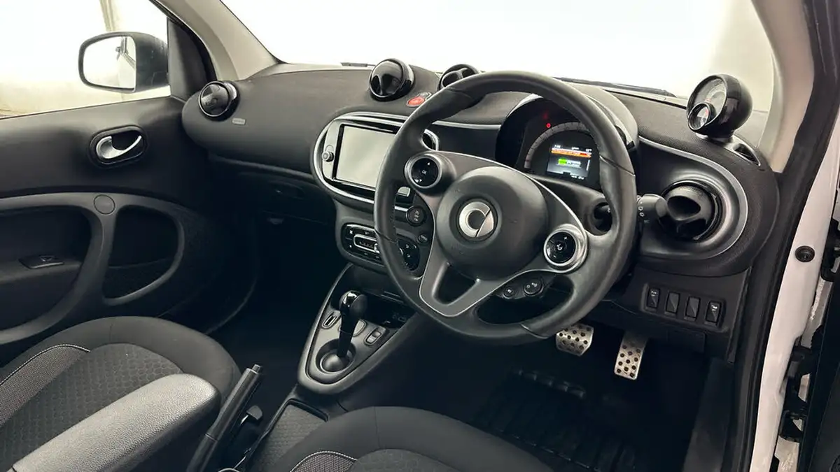 2021-smart-fortwo-eq-premium-coupe-big-8