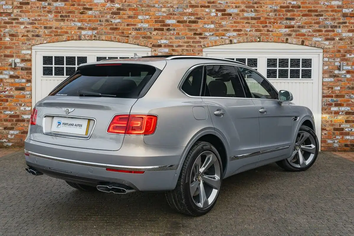2019-bentley-bentayga-40-v8-big-24