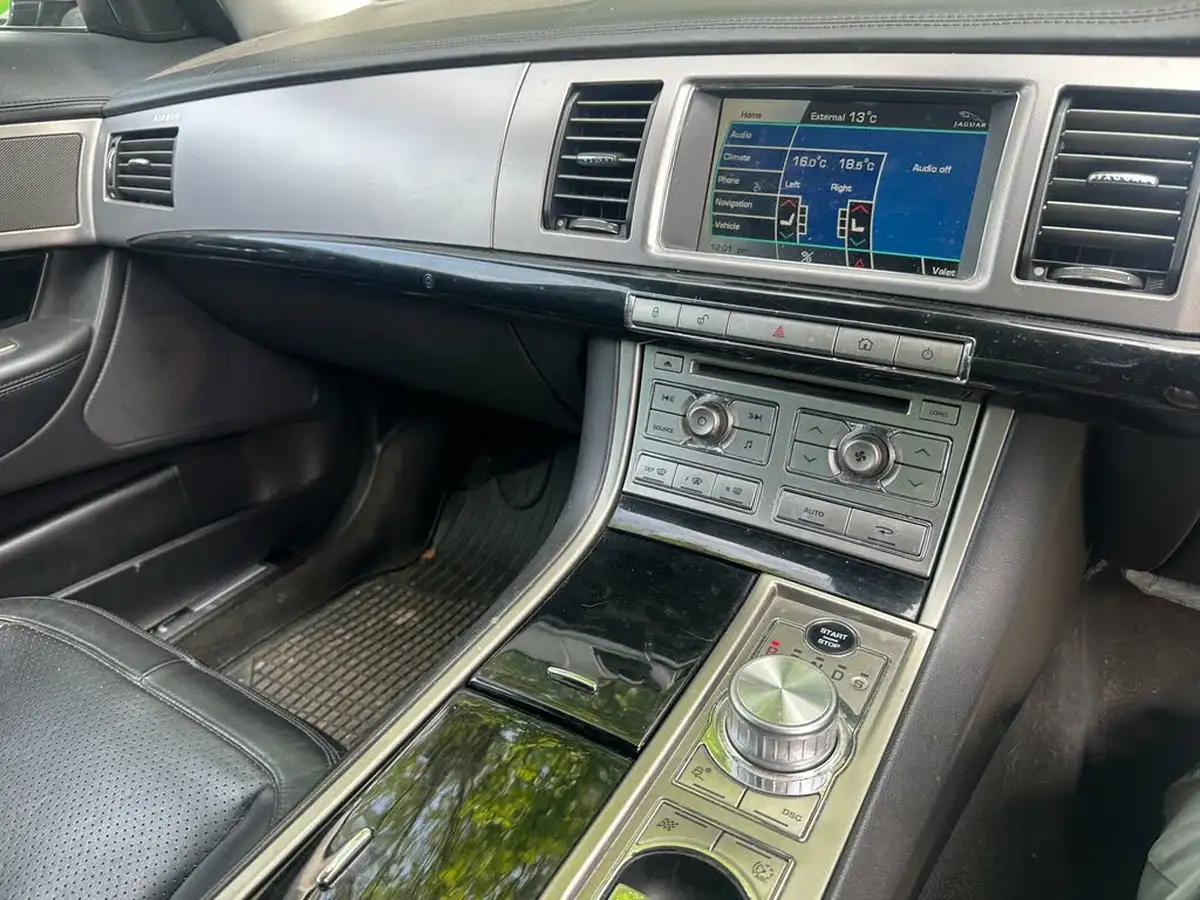 2010-jaguar-xf-30td-s-premium-luxury-big-11