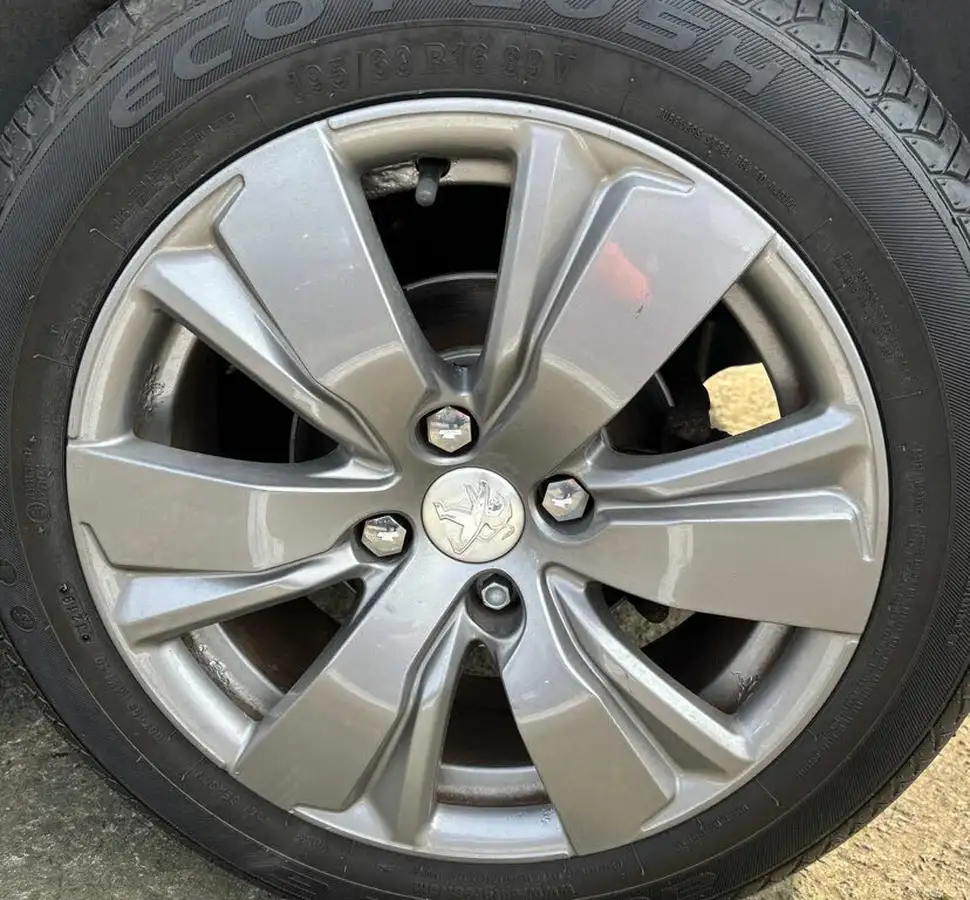 2017-peugeot-2008-suv-16bluehdi-active-100bhp-big-12
