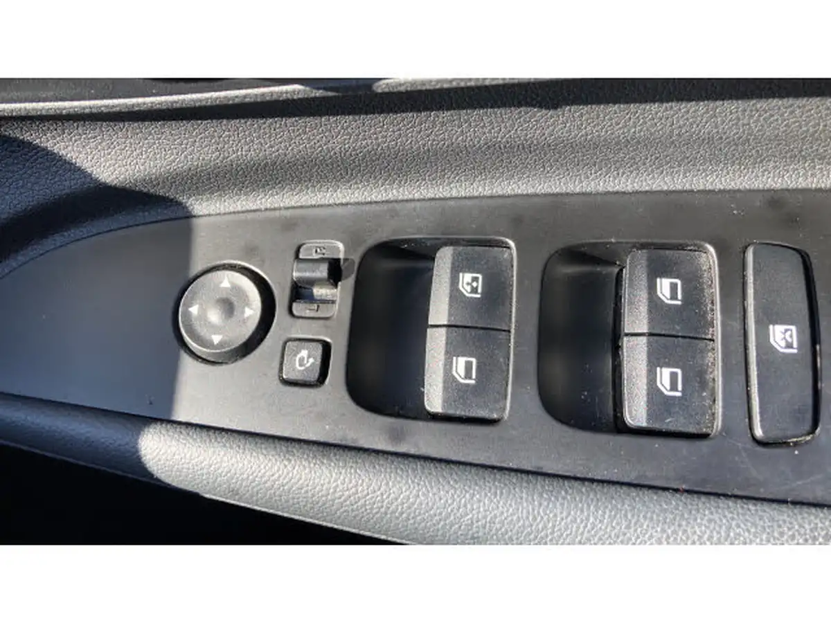 2022-hyundai-i20-10-t-gdi-premium-eclutch-imt-big-29