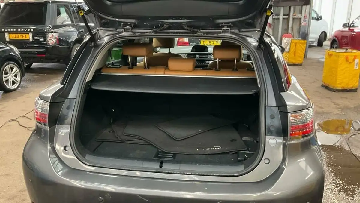 2013-lexus-ct-200h-18-advance-big-8