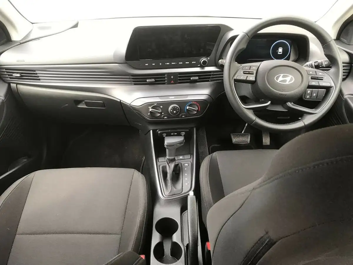 2025-hyundai-i20-10-t-gdi-advance-dct-big-12