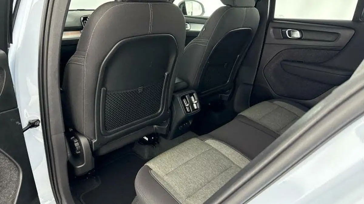 2024-volvo-xc40-20-b4-plus-big-32