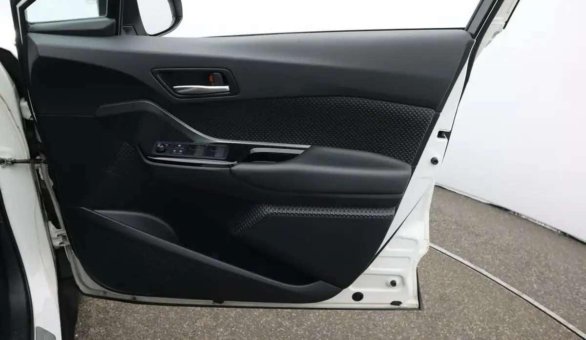 2022-toyota-c-hr-18-vvt-i-gr-sport-big-15