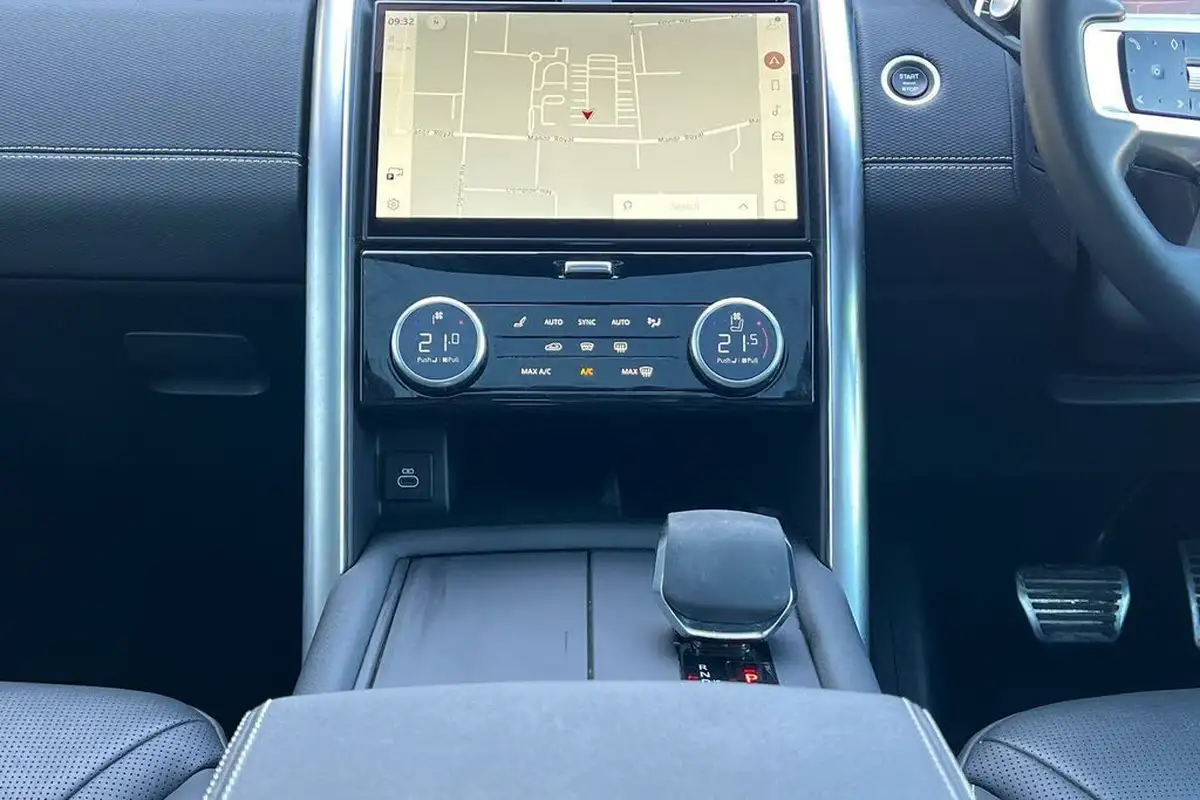 2022-land-rover-discovery-30-d300-r-dynamic-hse-big-23