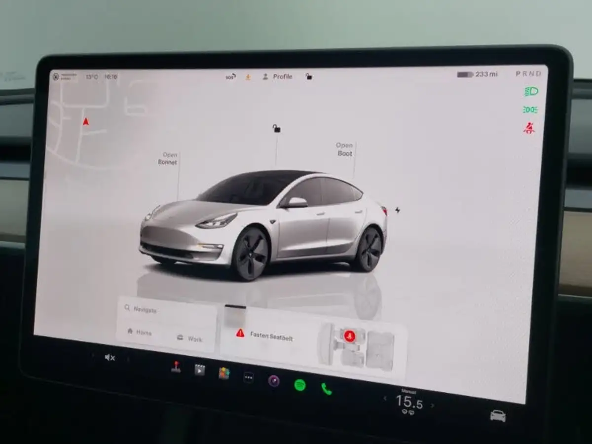 2022-tesla-model-3-e-long-range-big-13