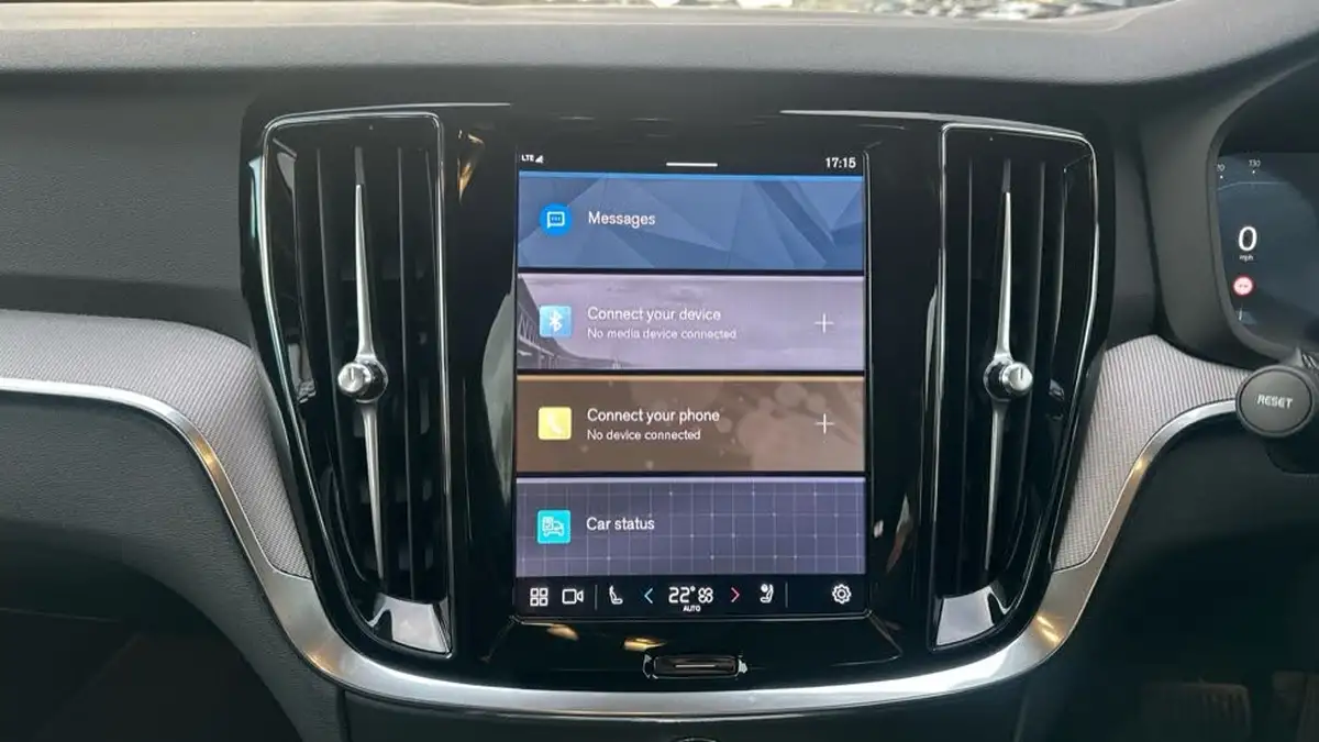 2025-volvo-v60-20-b4-plus-station-wagon-big-20