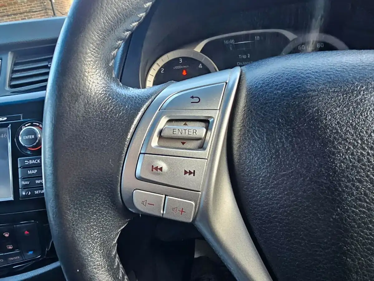 2017-nissan-navara-23dci-tekna-auto-big-18