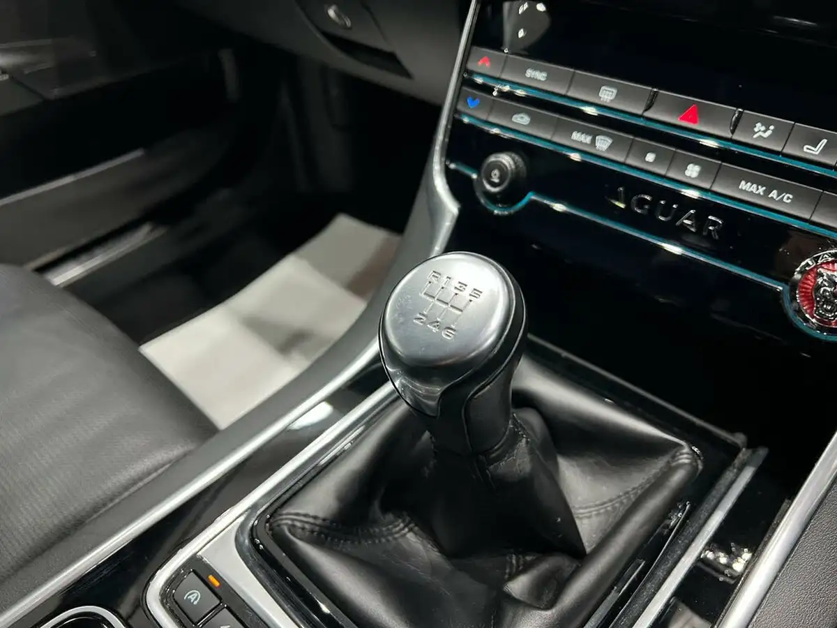 2015-jaguar-xe-20td-r-sport-180ps-big-22