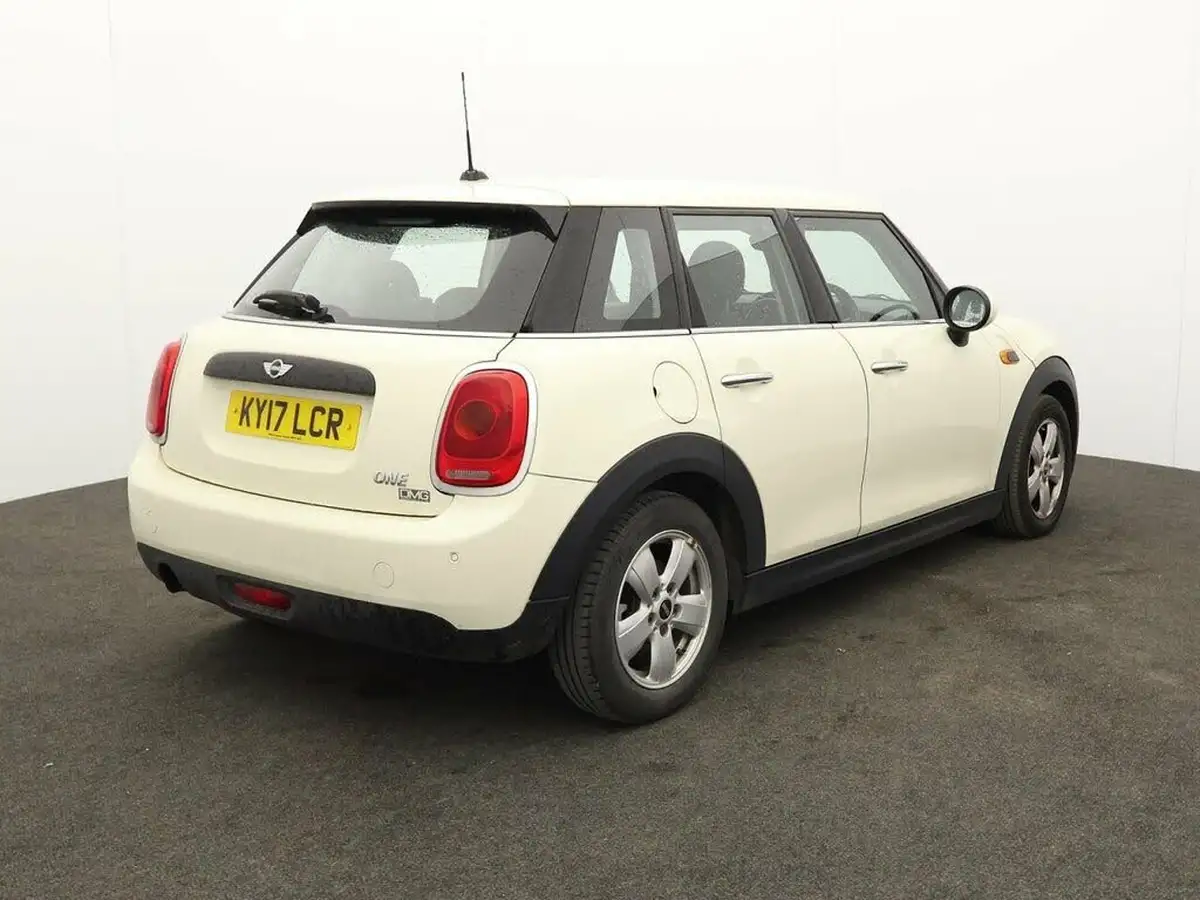 2017-mini-cooper-12-one-5d-big-6