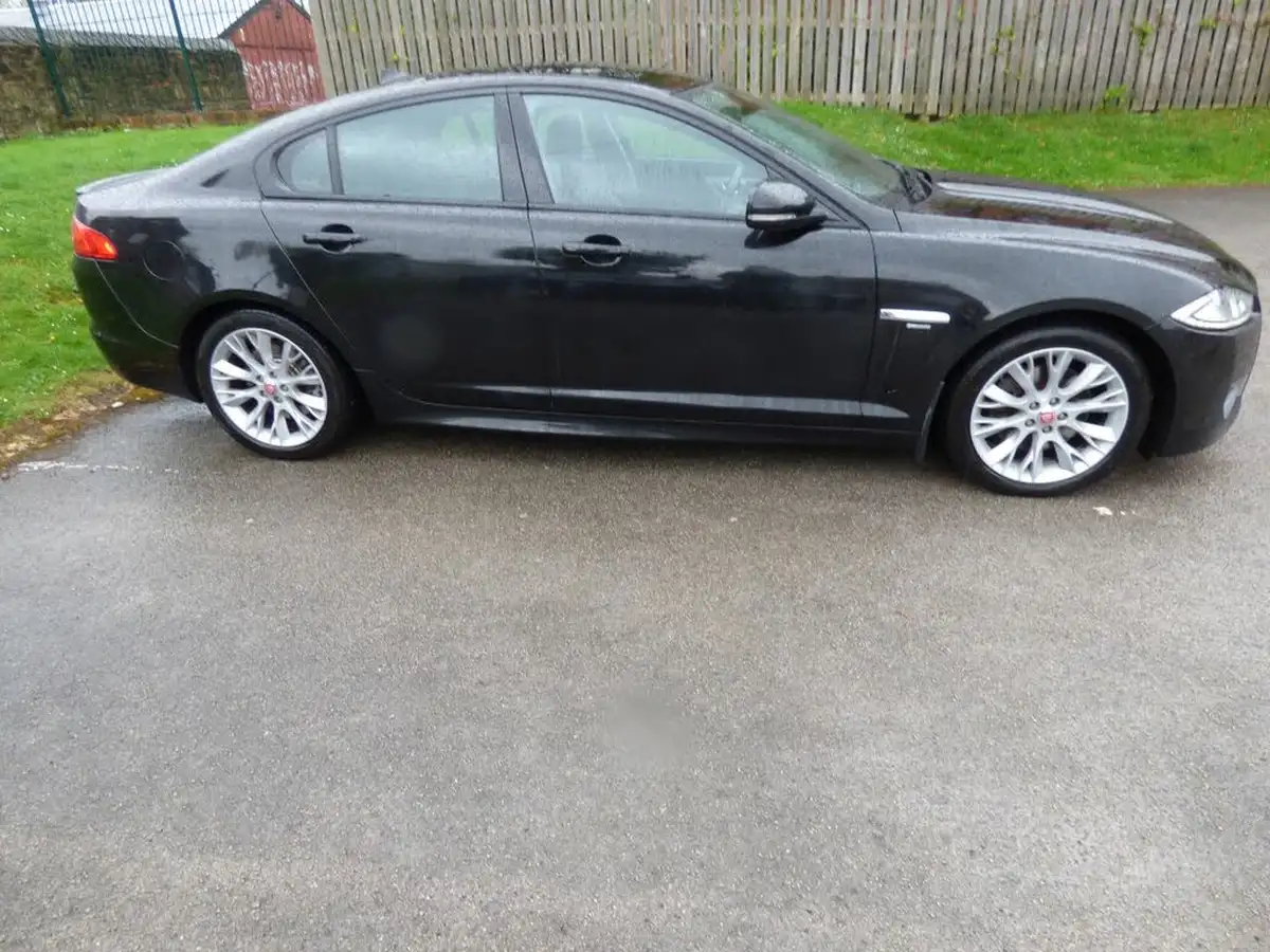 2014-jaguar-xf-30td-r-sport-saloon-4d-big-3