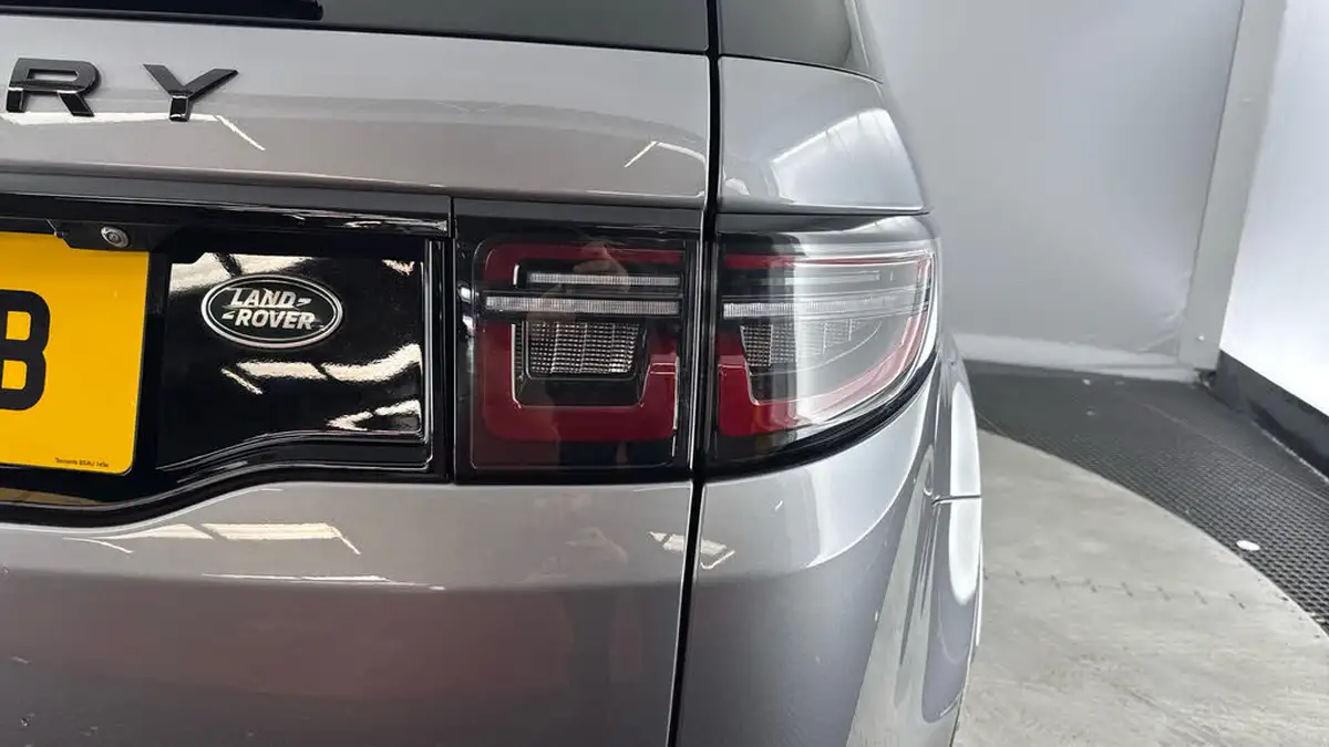 2021-land-rover-discovery-sport-20-d165-r-dynamic-s-plus-big-23