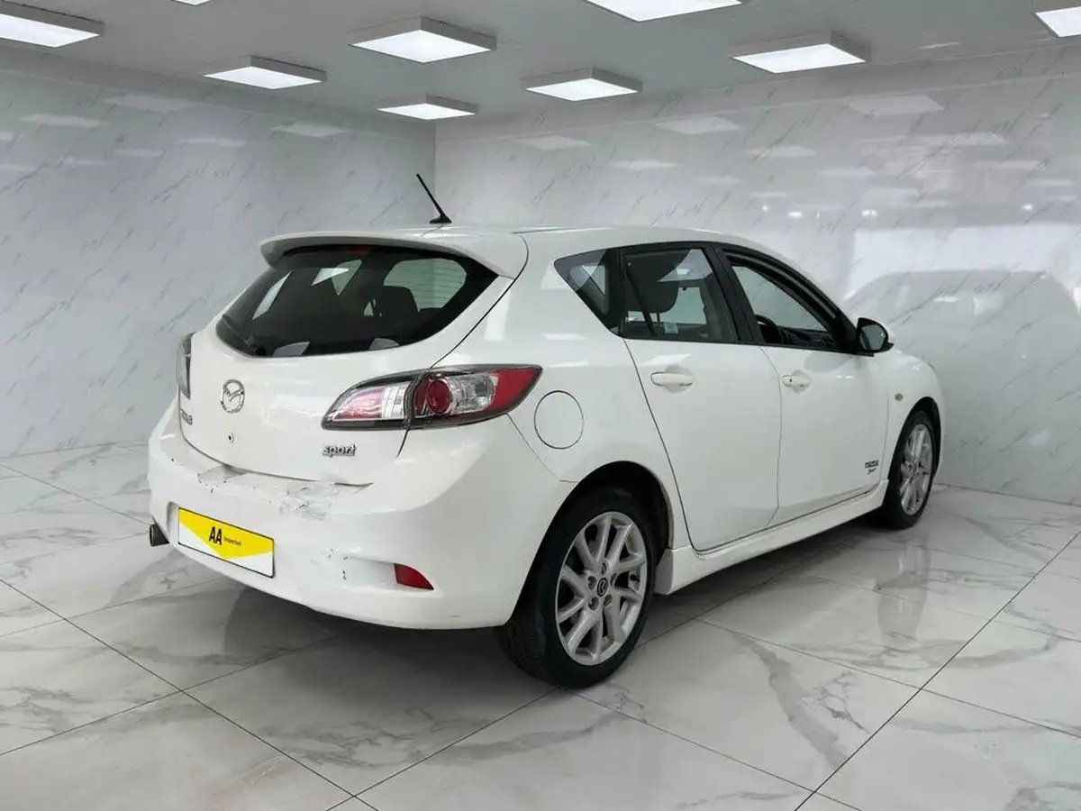 2013-mazda-mazda3-16-tamura-big-9