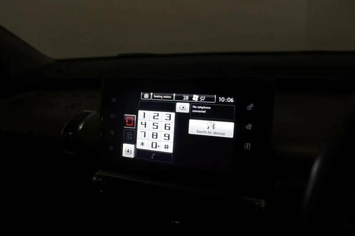 2016-citroen-c4-cactus-16bluehdi-flair-big-31
