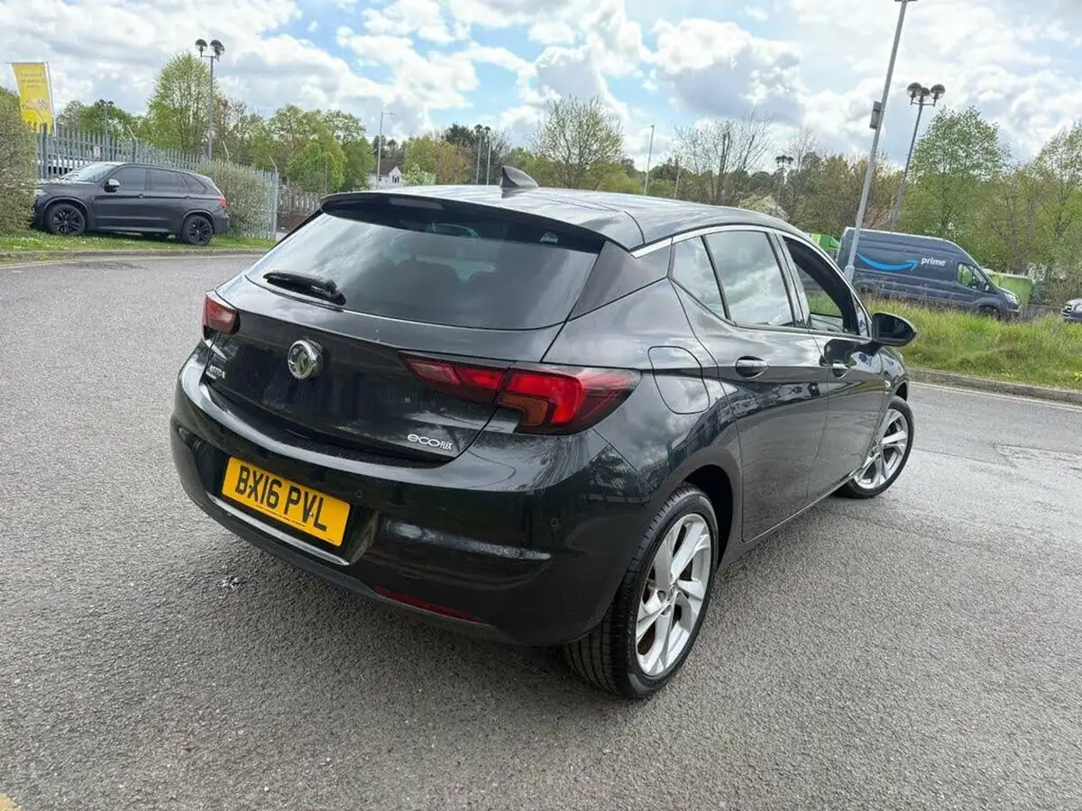 2016-vauxhall-astra-10i-turbo-sri-nav-hatchback-big-2