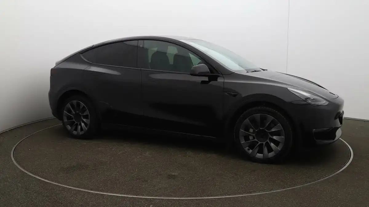 2022-tesla-model-y-e-long-range-big-37