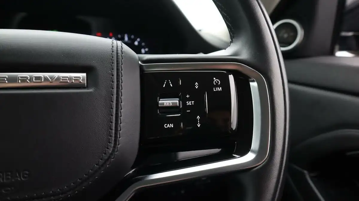 2021-land-rover-range-rover-evoque-15-p300e-r-dynamic-hse-big-25